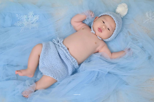 海口宝宝睡迷糊了才肯吃奶 海口宝宝睡迷糊了才肯吃奶